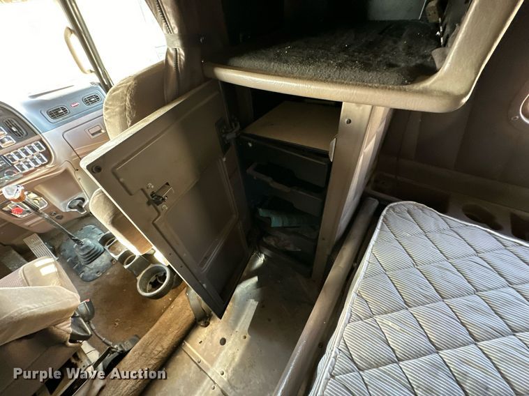 image for item NO9465 2013 Peterbilt 386  semi truck