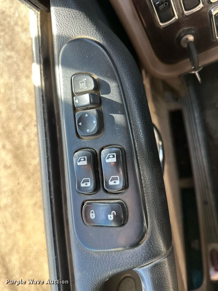 image for item NO9465 2013 Peterbilt 386  semi truck