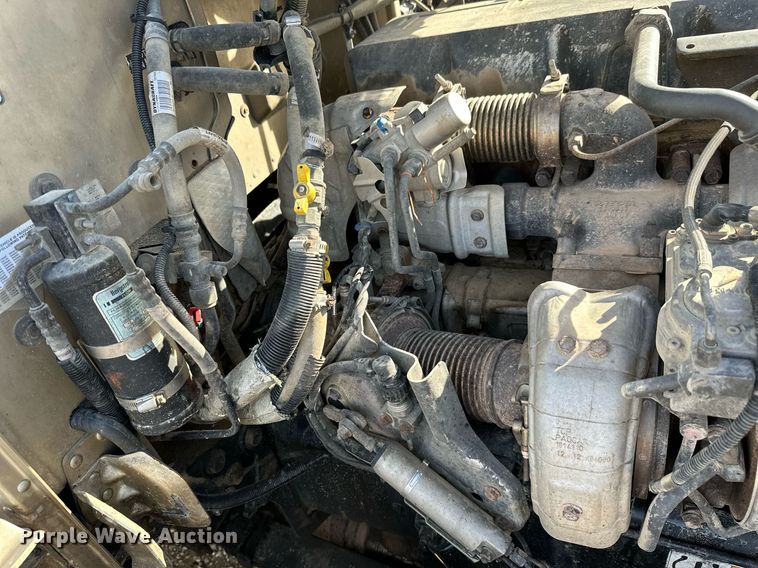 image for item NO9465 2013 Peterbilt 386  semi truck