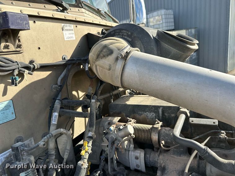 image for item NO9465 2013 Peterbilt 386  semi truck