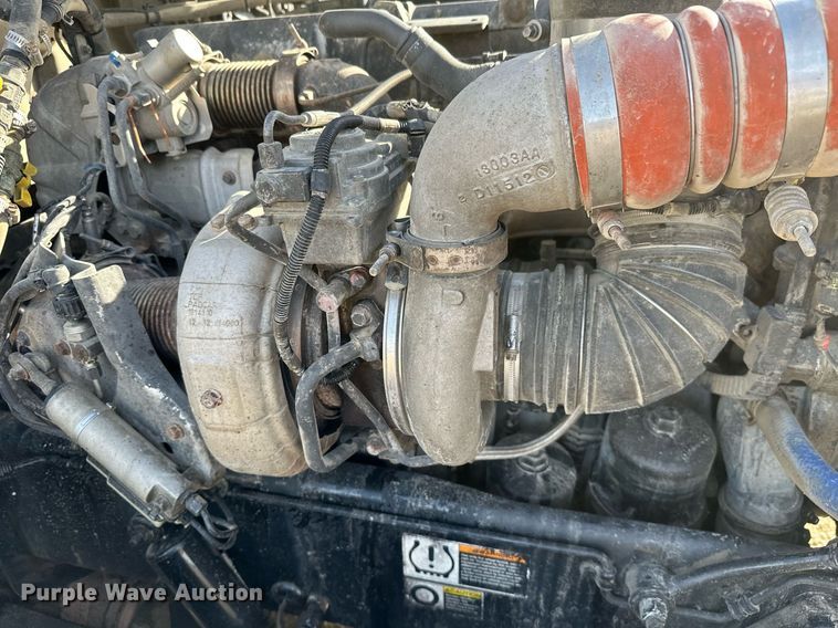 image for item NO9465 2013 Peterbilt 386  semi truck