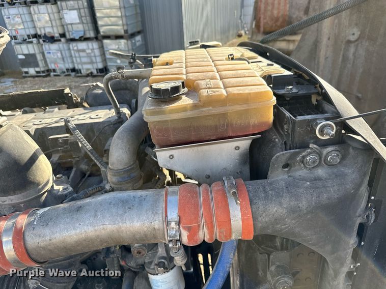 image for item NO9465 2013 Peterbilt 386  semi truck