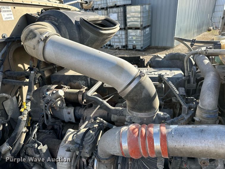 image for item NO9465 2013 Peterbilt 386  semi truck