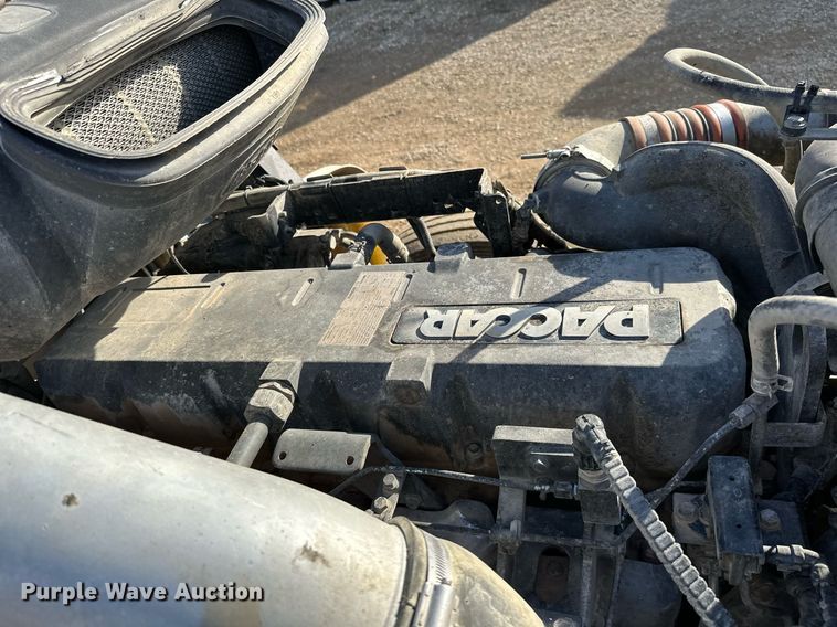 image for item NO9465 2013 Peterbilt 386  semi truck