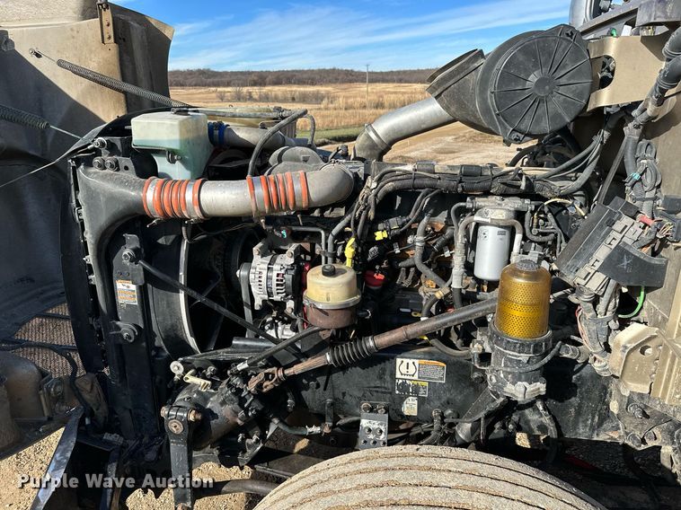 image for item NO9465 2013 Peterbilt 386  semi truck