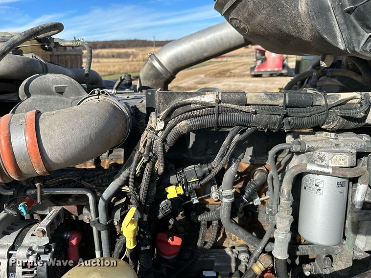 image for item NO9465 2013 Peterbilt 386  semi truck