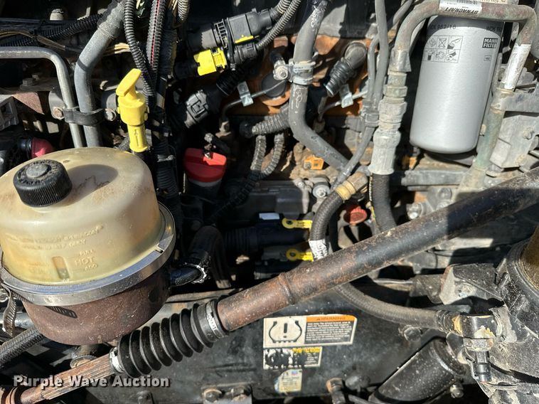 image for item NO9465 2013 Peterbilt 386  semi truck