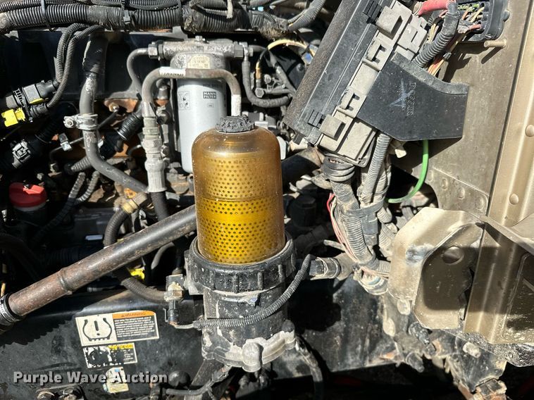 image for item NO9465 2013 Peterbilt 386  semi truck