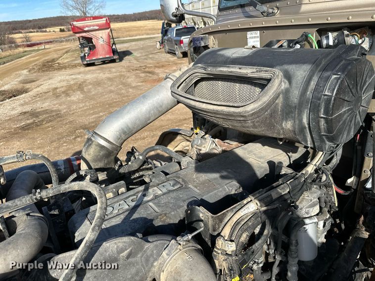 image for item NO9465 2013 Peterbilt 386  semi truck