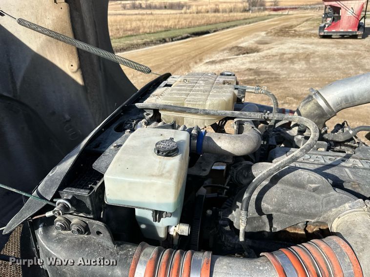 image for item NO9465 2013 Peterbilt 386  semi truck