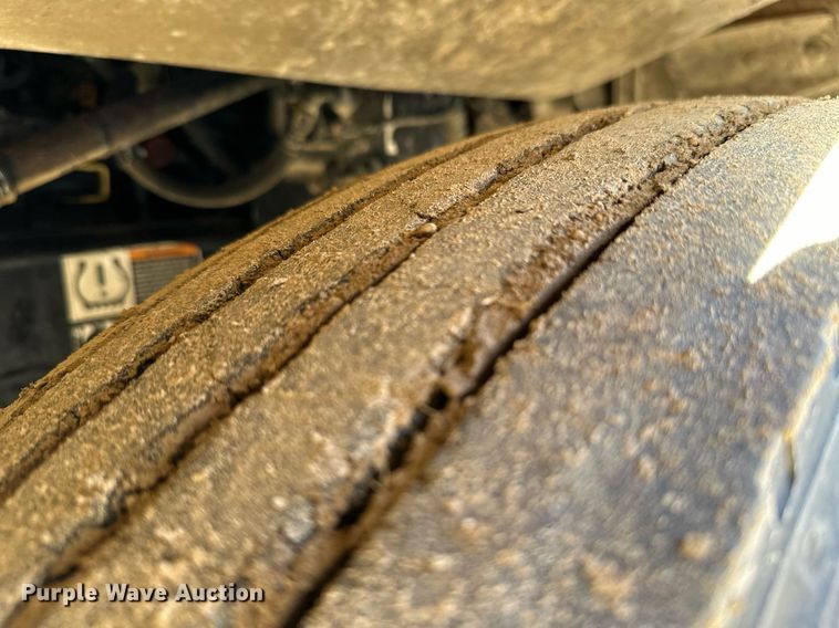 image for item NO9465 2013 Peterbilt 386  semi truck