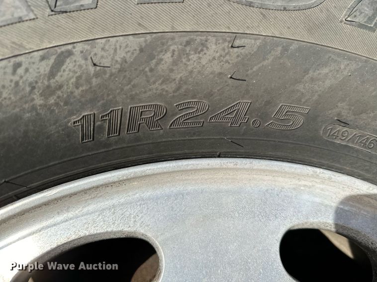 image for item NO9465 2013 Peterbilt 386  semi truck