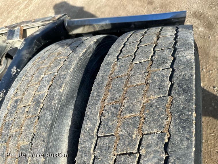 image for item NO9465 2013 Peterbilt 386  semi truck