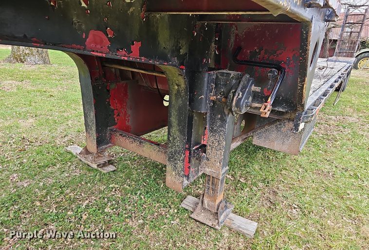 image for item NP9275 1979  drop deck trailer