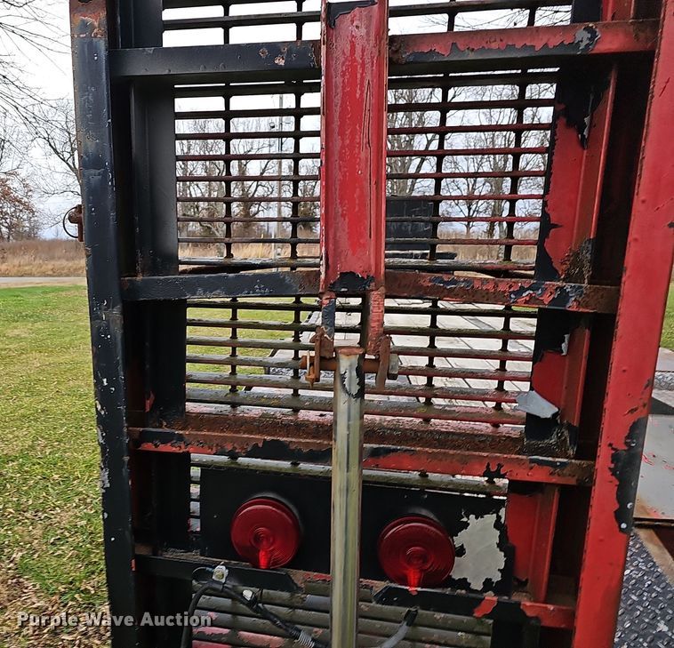 image for item NP9275 1979  drop deck trailer