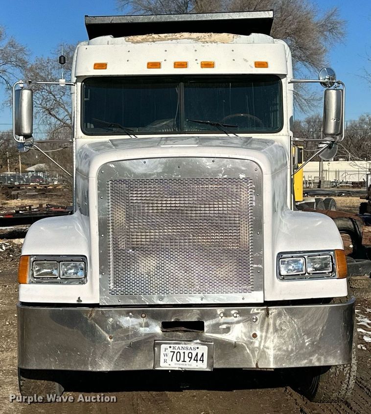 image for item NS9052 2000 Freightliner  dump truck