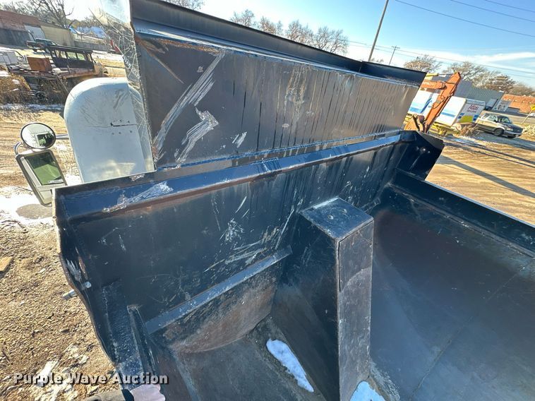 image for item NS9052 2000 Freightliner  dump truck