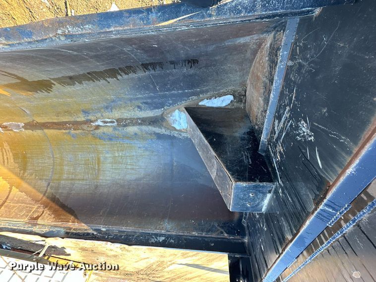 image for item NS9052 2000 Freightliner  dump truck