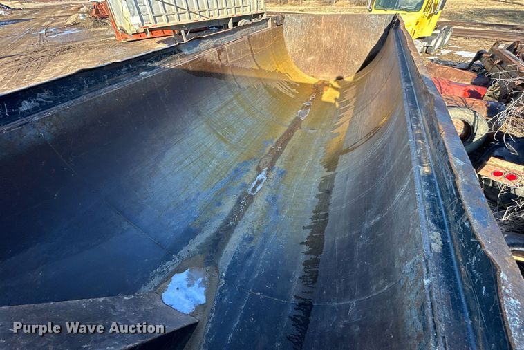 image for item NS9052 2000 Freightliner  dump truck