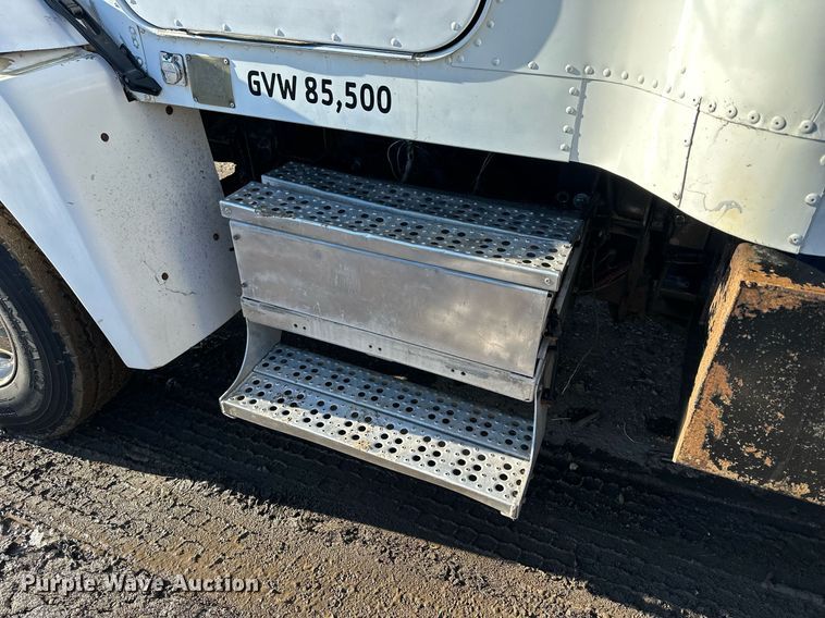 image for item NS9052 2000 Freightliner  dump truck