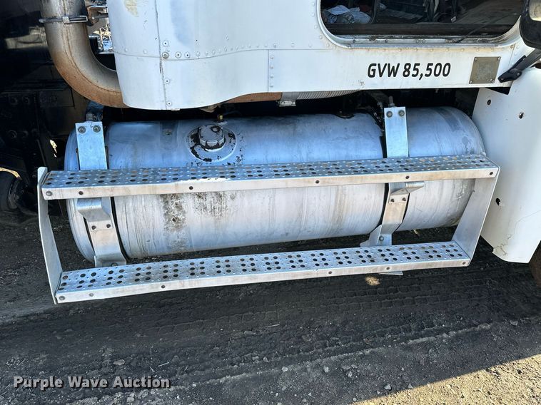 image for item NS9052 2000 Freightliner  dump truck