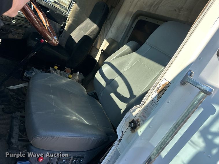 image for item NS9052 2000 Freightliner  dump truck