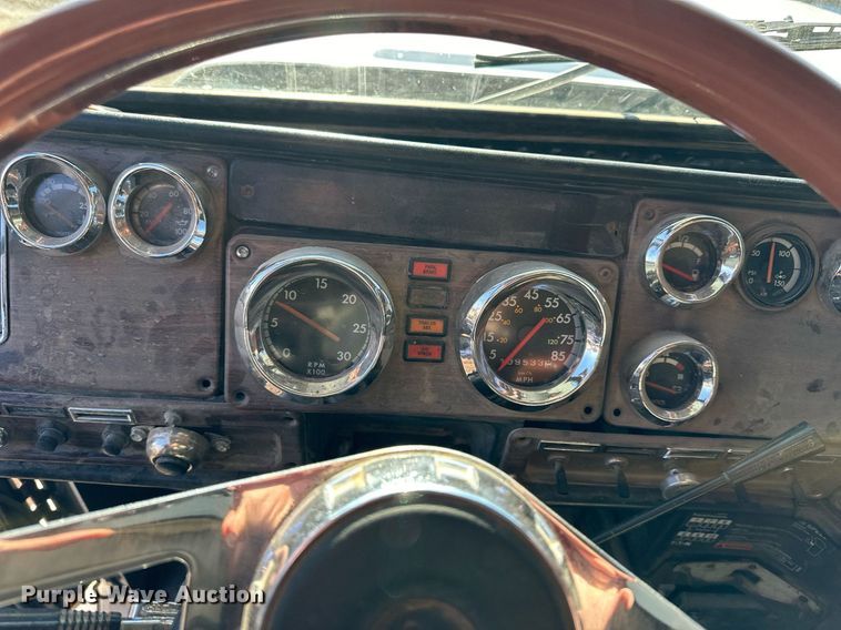 image for item NS9052 2000 Freightliner  dump truck