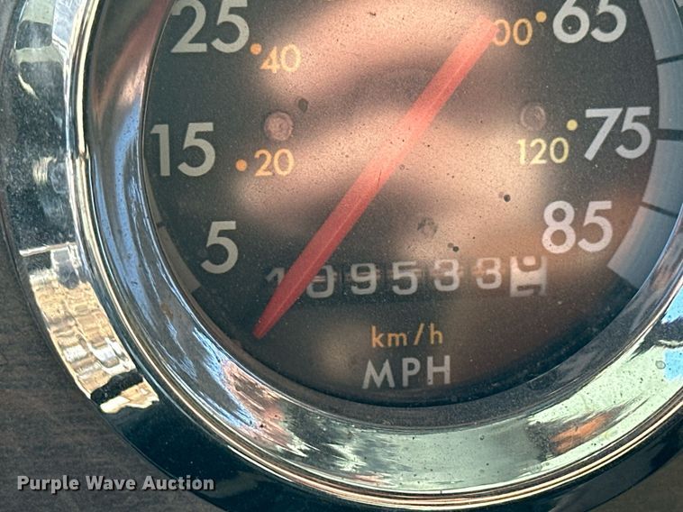 image for item NS9052 2000 Freightliner  dump truck