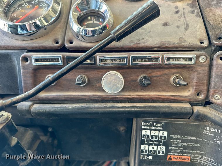 image for item NS9052 2000 Freightliner  dump truck