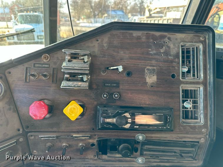 image for item NS9052 2000 Freightliner  dump truck