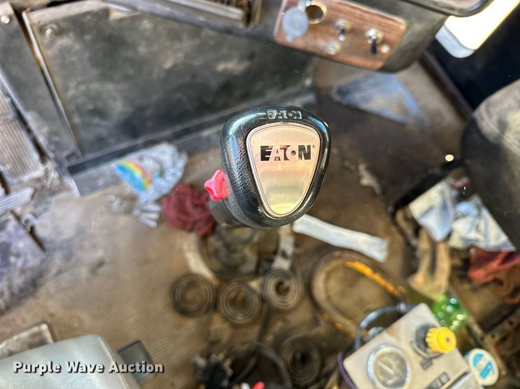 image for item NS9052 2000 Freightliner  dump truck