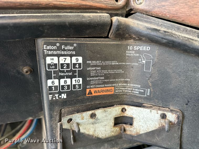 image for item NS9052 2000 Freightliner  dump truck