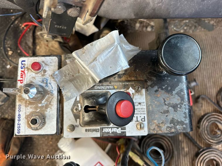 image for item NS9052 2000 Freightliner  dump truck