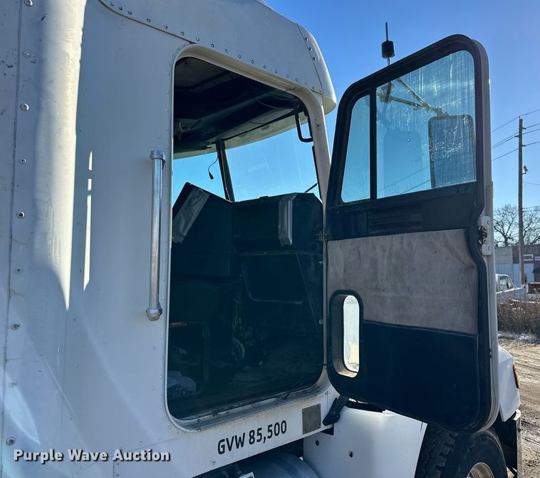 image for item NS9052 2000 Freightliner  dump truck