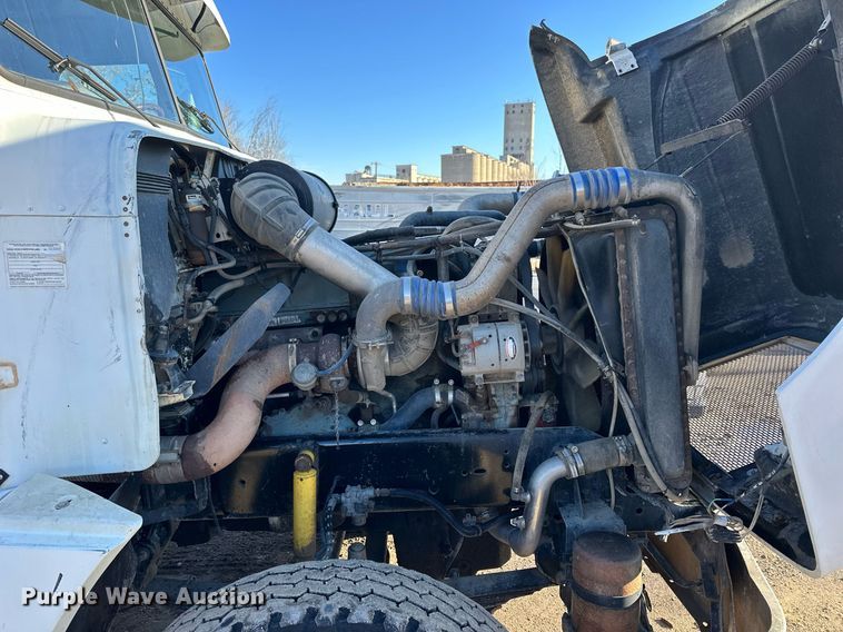 image for item NS9052 2000 Freightliner  dump truck