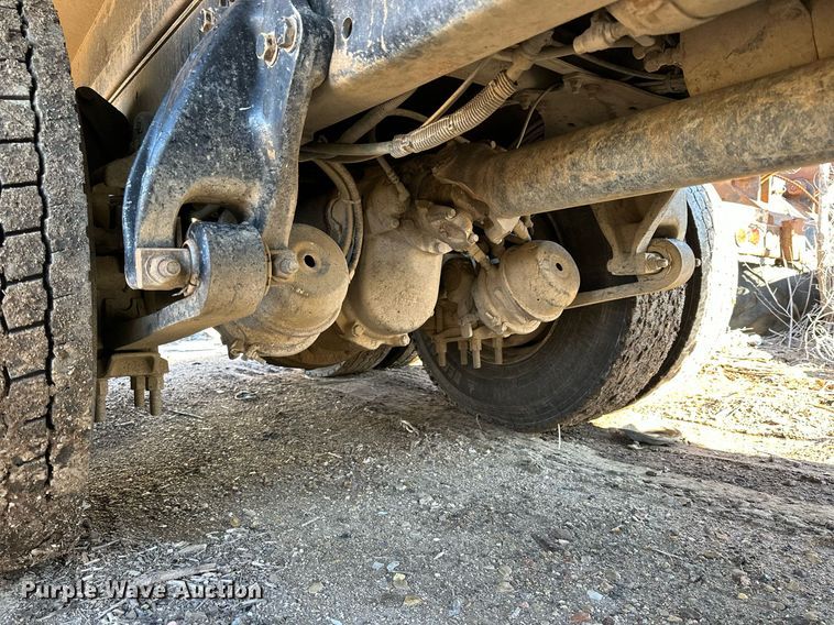 image for item NS9052 2000 Freightliner  dump truck