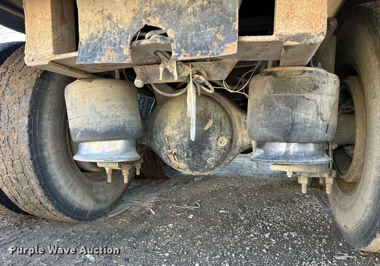 image for item NS9052 2000 Freightliner  dump truck