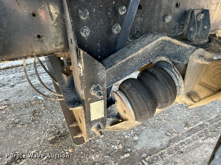 image for item NS9052 2000 Freightliner  dump truck