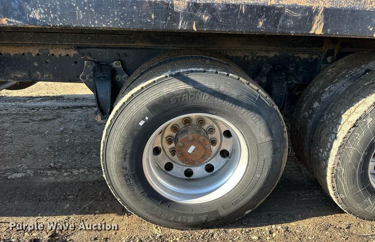 image for item NS9052 2000 Freightliner  dump truck