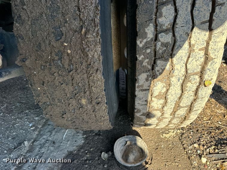 image for item NS9052 2000 Freightliner  dump truck