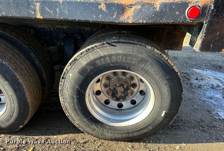 image for item NS9052 2000 Freightliner  dump truck