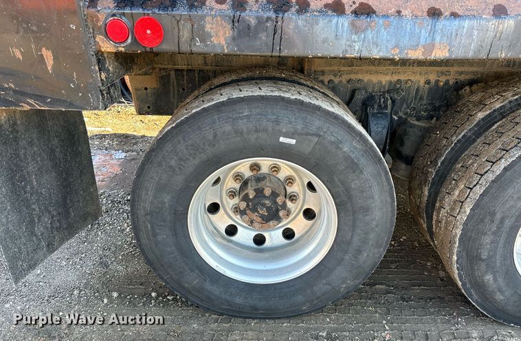 image for item NS9052 2000 Freightliner  dump truck