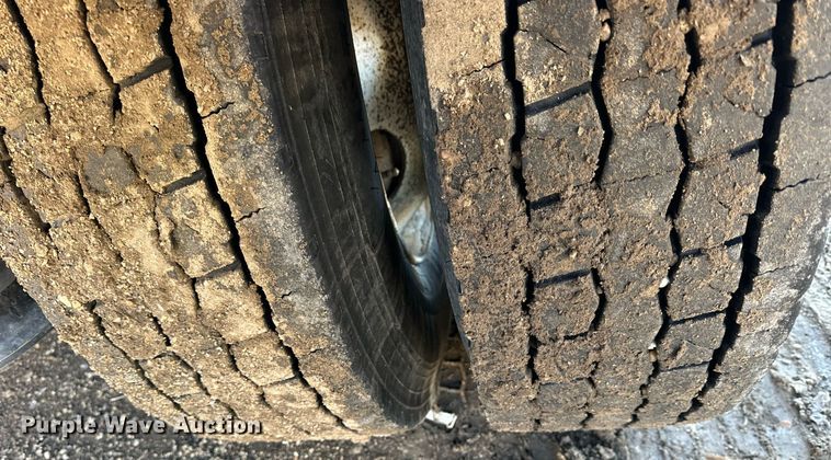 image for item NS9052 2000 Freightliner  dump truck