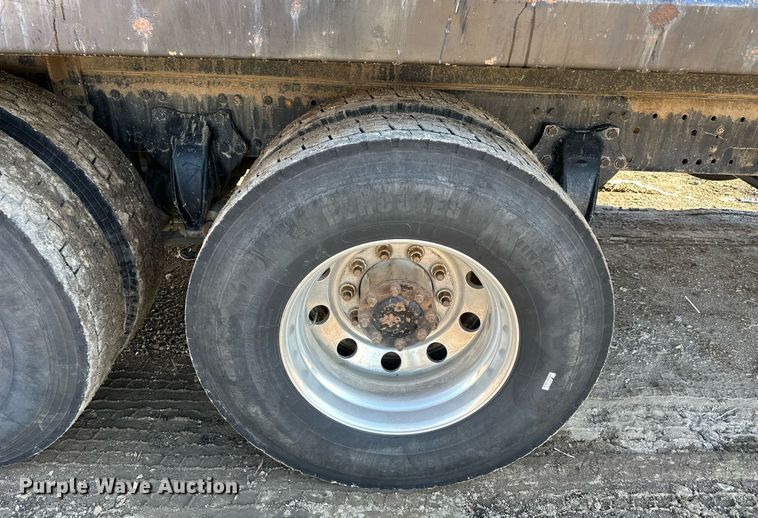 image for item NS9052 2000 Freightliner  dump truck