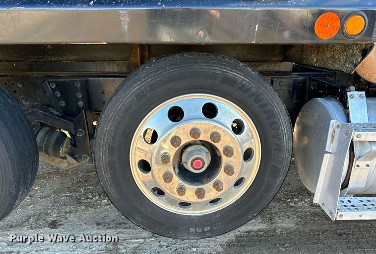 image for item NS9052 2000 Freightliner  dump truck