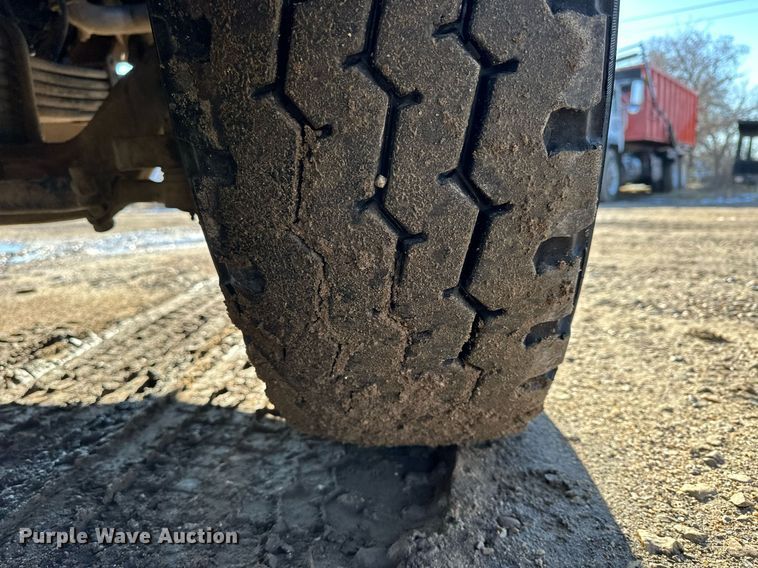 image for item NS9052 2000 Freightliner  dump truck