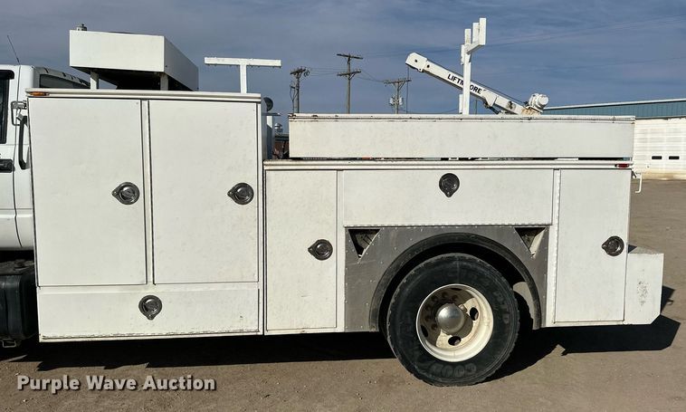 image for item NS9072 2000 GMC C7500  utility / service truck