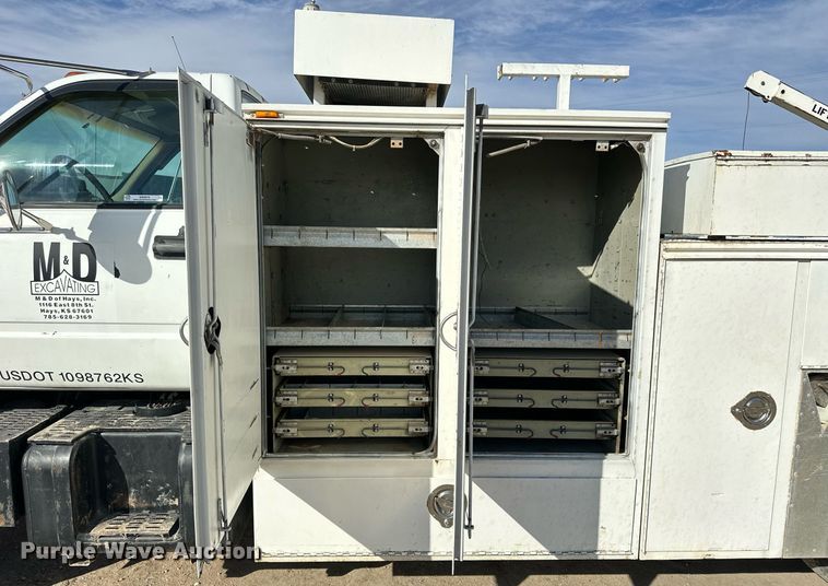 image for item NS9072 2000 GMC C7500  utility / service truck