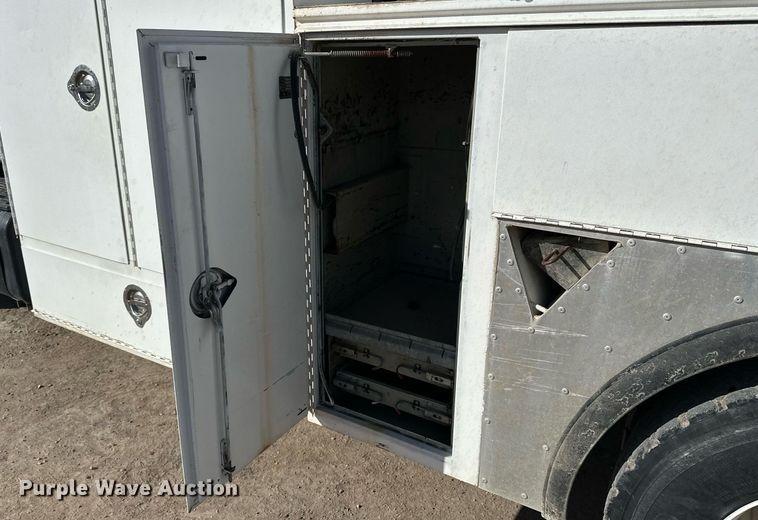 image for item NS9072 2000 GMC C7500  utility / service truck