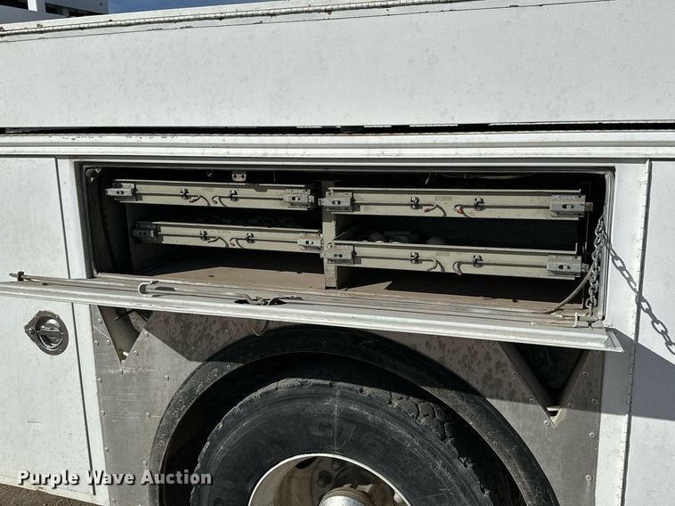 image for item NS9072 2000 GMC C7500  utility / service truck